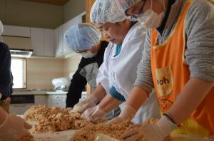 味噌作りの様子
