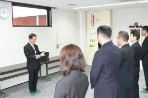 訓示を述べる副村長