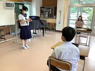 062704