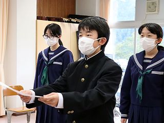 100432