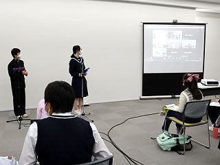 120304