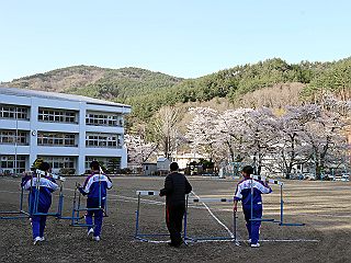 041748