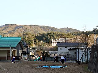 042048