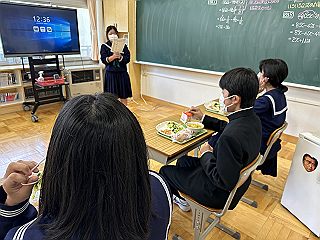 042817