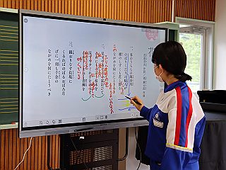 050841