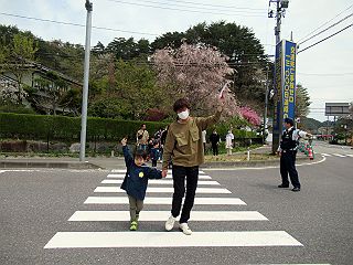 042702