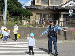 093001