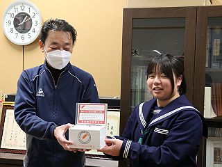 122313