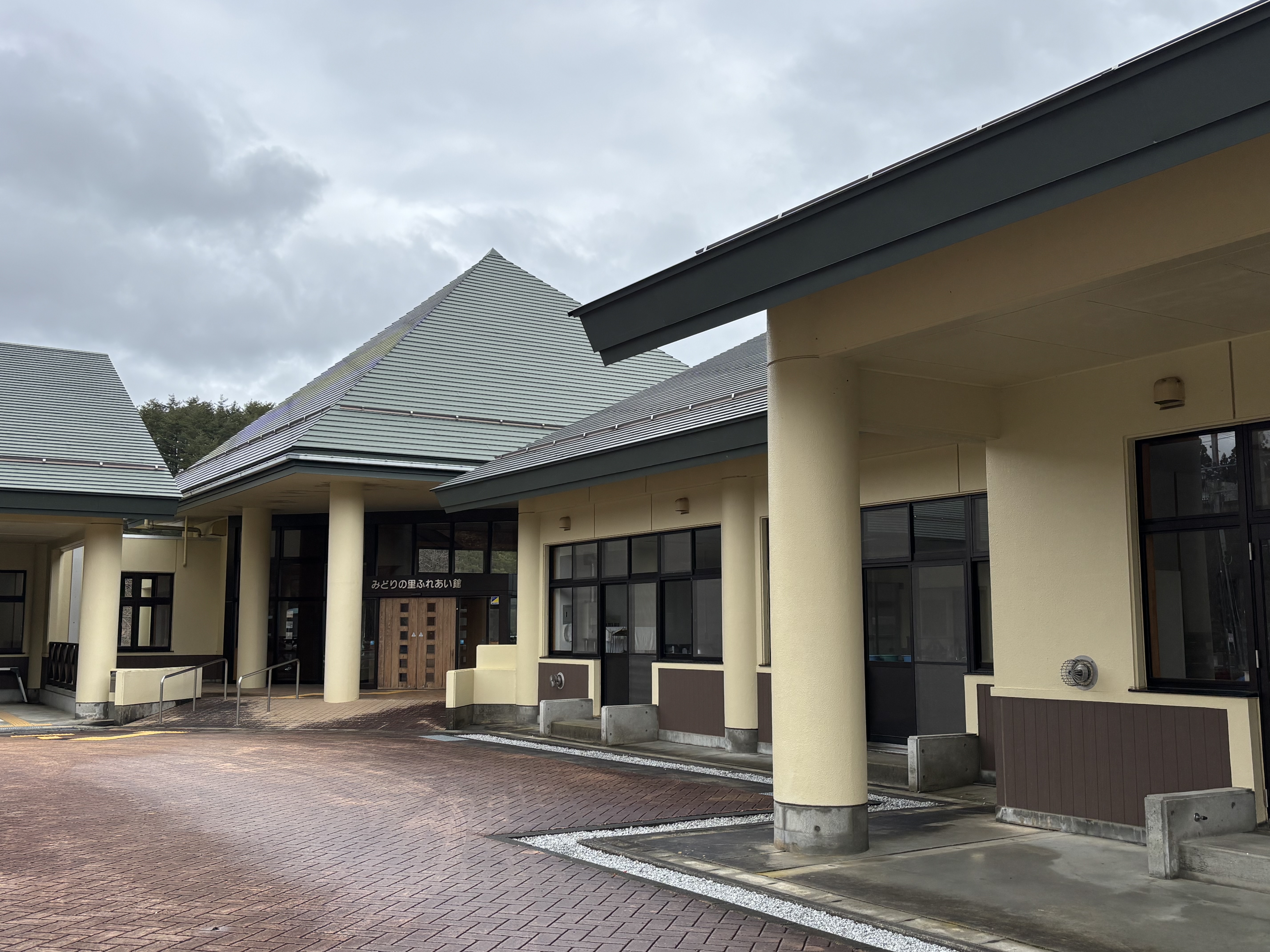 活性化センター正面